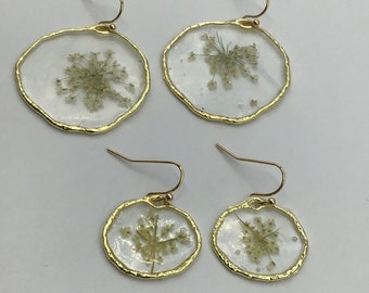 Gold hoops with dried pressed flowers, gift for mom, garden lover, plant lover, Queen Anne’s lace