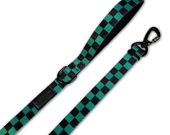 Correa ajustable para perros Ichimatsu Checker / Asa acolchada de neopreno / Herrajes de metal negro / Estampado a cuadros verdes / Inspirada en el anime