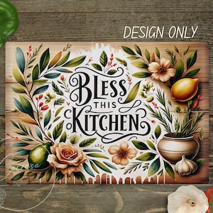 Könnte beinhalten: Rechteckiges Holzschild mit dem Text "Bless This Kitchen" in schwarzer Schrift. Verziert mit floralen und botanischen Illustrationen, darunter Rosen, Zitronen und Grünzeug. Die Worte "Design Only" stehen oben.