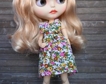 Handmade Blythe Doll Dress – Vintage Floral Outfit for Neo Blythe