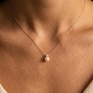 Colgante de perlas / Collar delicado de perlas de agua dulce / Gargantilla minimalista de oro / Joyería nupcial elegante / Regalo de cumpleaños para ella