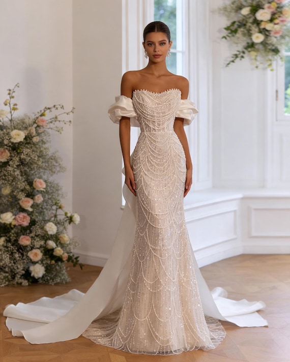 white slim fit wedding dress Sweetheart Slim Fit with Pleated Waist Elegant Princess Wedding Dress US6 / Ivory