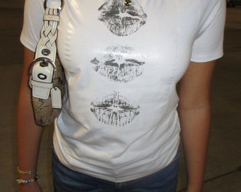 KISS KISS TEE