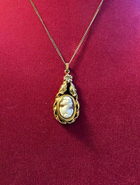 Antique 1920's Cameo Shell Pendant Necklace - image 1