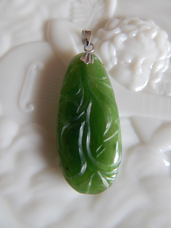 Vintage 1970's Genuine Jadeite  Carved Pendant - image 3