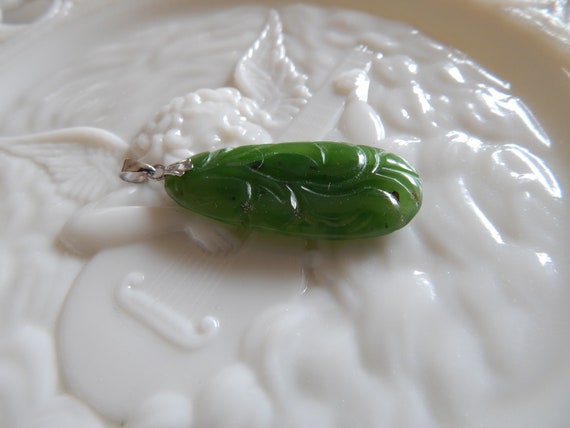 Vintage 1970's Genuine Jadeite  Carved Pendant - image 4