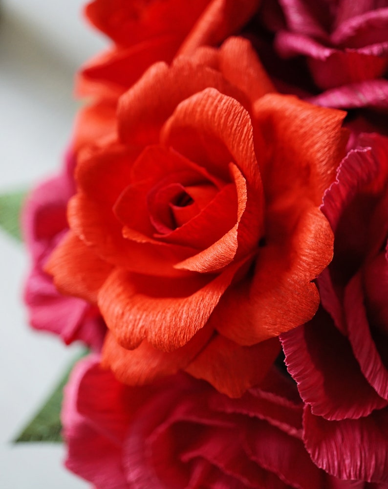 Romántico Mixto Rosas Crepe Flor Bouquet para boda, aniversario, cumpleaños, San Valentín imagen 5