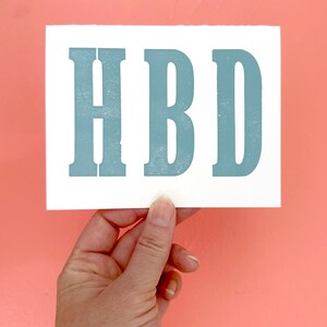 Carte typographique d'anniversaire en bois HBD