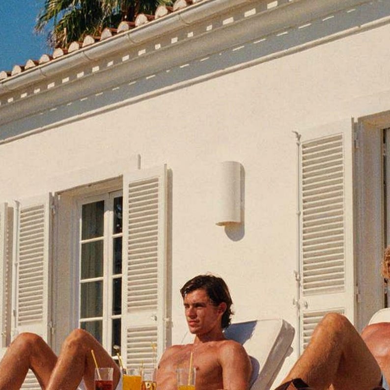 Photo d'athlètes au bord de la piscine | Villa de luxe vintage, photo de fitness rétro (Téléchargement numérique) image 4