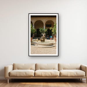 Stampa di un pastore tedesco con fontana / Quadro vintage da parete per cortile mediterraneo (download digitale) immagine 1