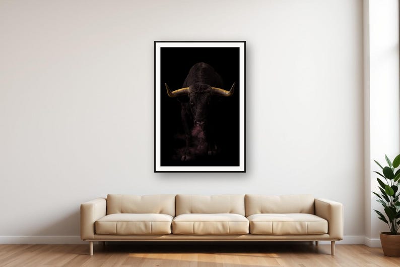 Quadro da parete con toro / Stampa animale con corna in ottone / Decorazione di lusso in nero e oro (Download digitale) immagine 1