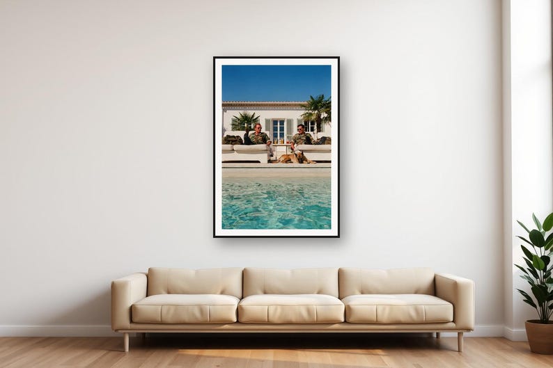 Lámina con diseño de perro militar junto a la piscina / Decoración retro de lujo con soldados vintage (descarga digital) imagen 1