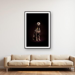 Estampado de dálmata / Decoración de perro con luz de latón / Arte editorial de lujo oscuro (descarga digital) imagen 1