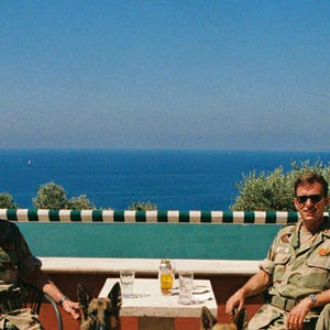 Lámina Riviera con imágenes de adiestradores de perros militares / Decoración vintage para terraza con pastores alemanes (descarga digital) imagen 4
