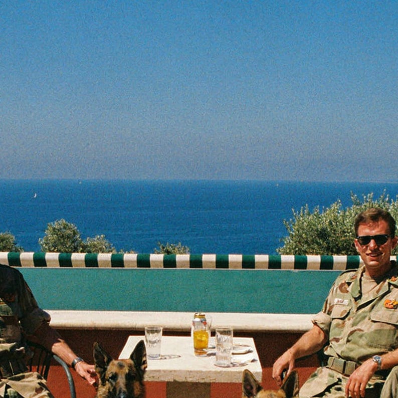 Lámina Riviera con imágenes de adiestradores de perros militares / Decoración vintage para terraza con pastores alemanes (descarga digital) imagen 4