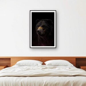 クマの壁掛けアートプリント｜真鍮縁ライト付き動物モチーフ装飾（デジタルダウンロード） 画像 2