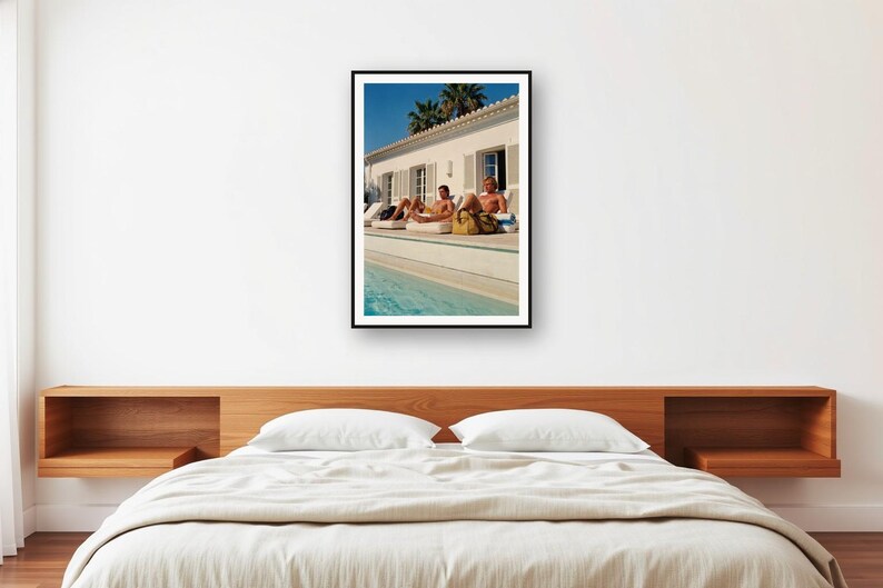 Photo d'athlètes au bord de la piscine | Villa de luxe vintage, photo de fitness rétro (Téléchargement numérique) image 2