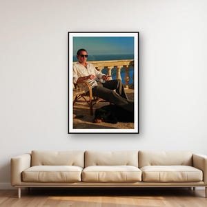Grafika ścienna z rottweilerem | Grafika z tarasem cygarowym w stylu vintage | Zdjęcie oficera i psa z whisky | Luksusowa dekoracja męskiej jaskini w stylu retro | Pobieranie cyfrowe zdjęcie 1