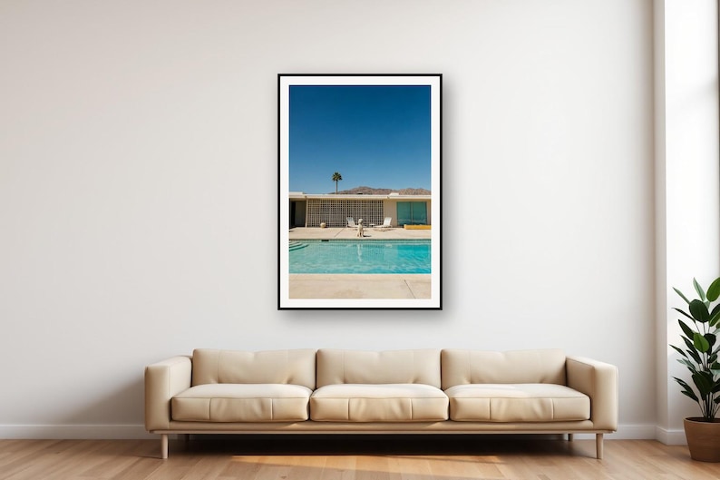 Fotografía de un caniche estándar en la piscina de Palm Springs / Fotografía canina de mediados de siglo (descarga digital) imagen 1