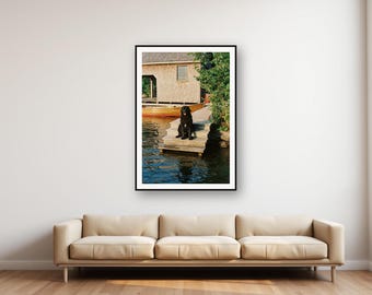 Bootshaus-Kunstdruck mit Neufundländer-Motiv | Vintage-Wandbild für Seehäuser (Digitaler Download)