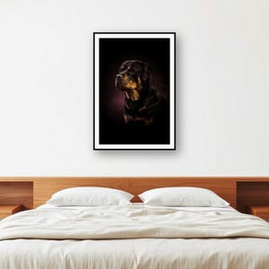 Lámina decorativa de Rottweiler con marco de latón y luz (descarga digital) imagen 2