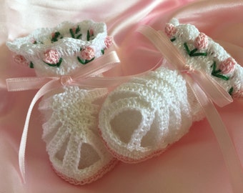 Christening booties, baby sandals, crochet baby booties, heirloom, newborn girl gift, three month old, crocheted shoes, picture prop