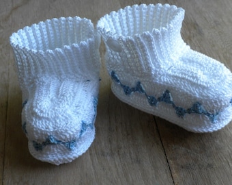 Crochet Baby Booties, Newborn Baby Booties, Christening Booties, Baby Boy Booties, Photo Prop Booties, White and Blue Booties, Baby Shoes
