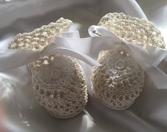 Crochet lacy baby booties, christening booties, baptism shoes, ivory crib shoes, blessing, heirloom, newborn to three month old
