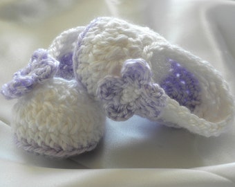 Crochet Baby Booties, Baby Shoes, Baby Booties with Lilac Flower, White and Lilac Booties, Newborn Baby Girl Booties, Christening Booties