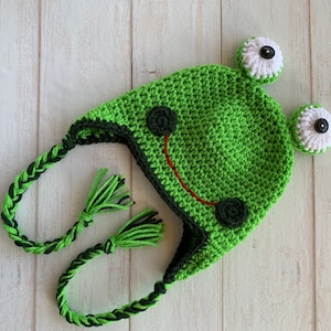 Gehäkelte Kleinkind Frosch Mütze, Kind Charakter Frosch Hut, Frosch Ohrklappe Hut, grün Frosch Charakter Hut, Kleinkind Foto Requisite Hut, grüne Frosch Mütze