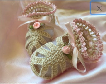 Crochet baby sandals, crochet baby booties, newborn baby booties, lacy baby booties, christening booties, baby girl booties, crib shoes