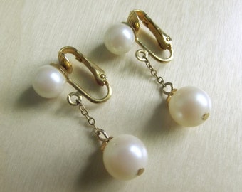 Vintage Newhouse Faux Pearl Dangle earrings gold tone signed dainty classic