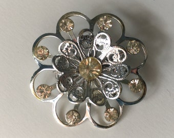 Vintage Flower Snowflake Brooch silver tone winter snow icy lightweight