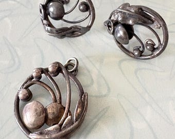 Vintage Mid-Century Pendant and Clip-On Earring Set organic nature
