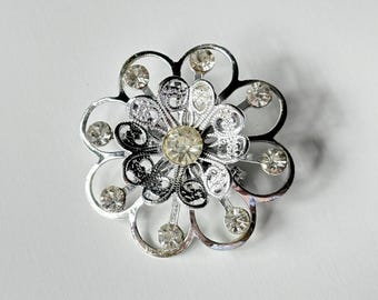 Vintage Flower Snowflake Brooch silver tone winter snow icy lightweight