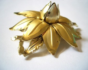 Vintage Large 3D Flower Brooch shiny and matte gold tone dimensional nature floral groovy huge