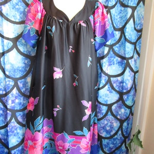 Vintage Womans Sz Medium Mumu Nightie