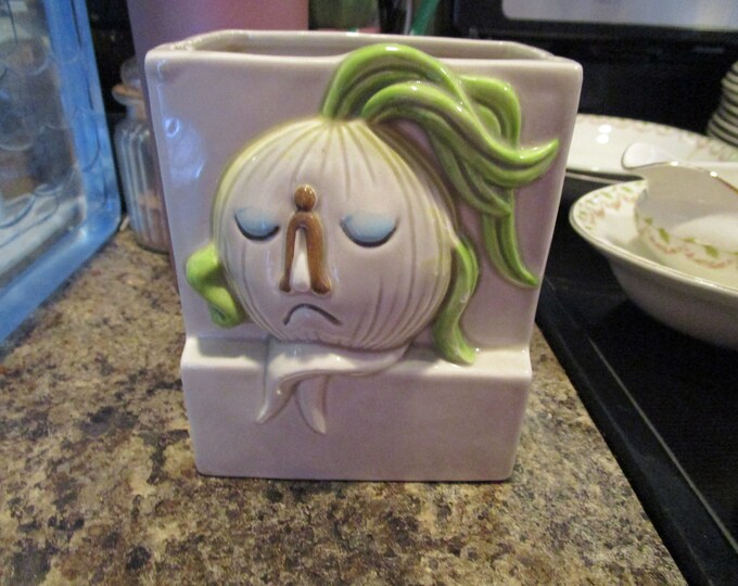 1979 Fitz and Floyd Inc Ceramic Onion Container Baking Soda Holder for