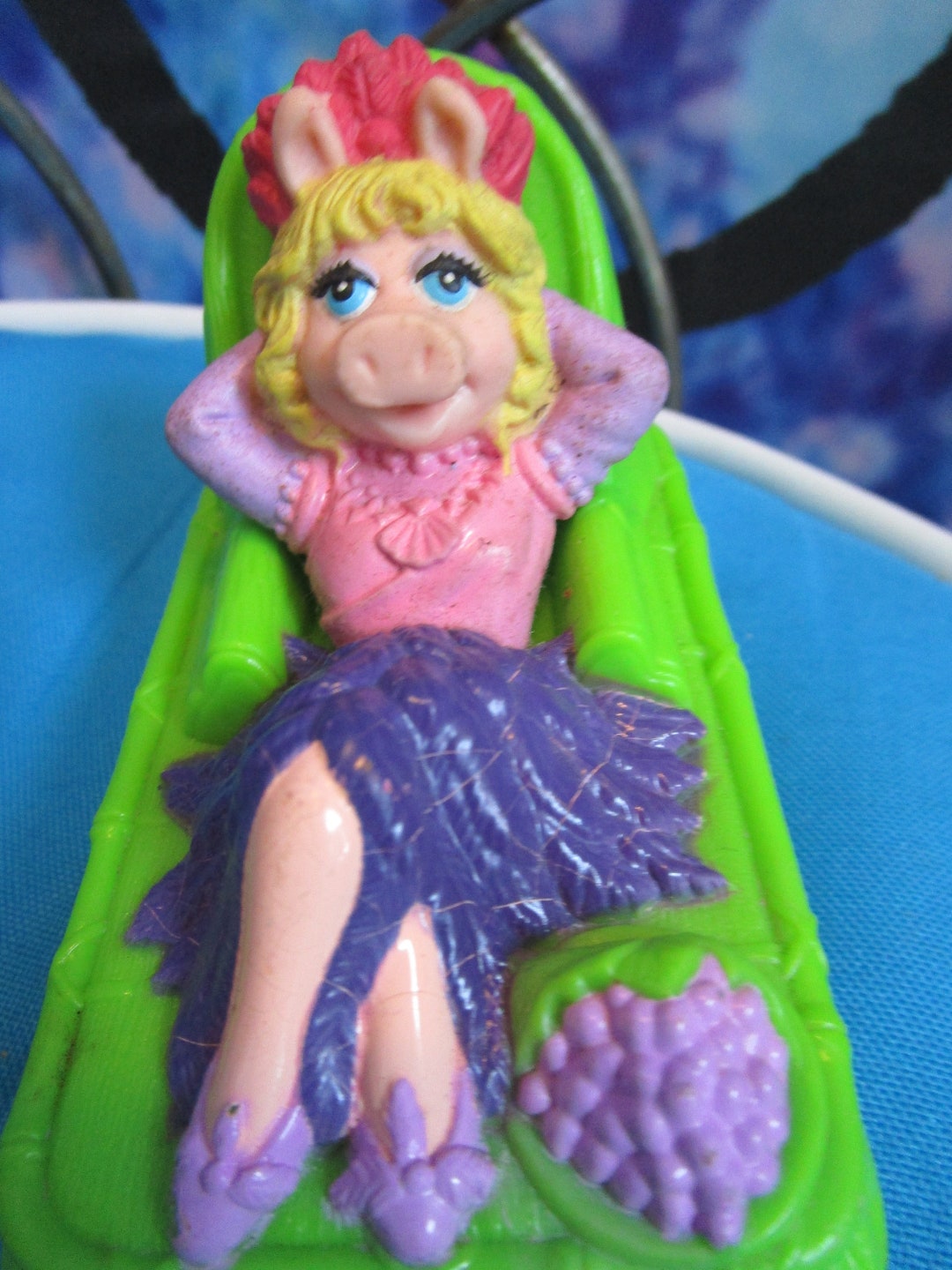 1995 Miss Piggy Lounging on a Pool Float With a Bowl of Grapes Rocking ...