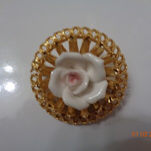 Beautiful Gold metal Porcelain Pink Flower Brooch