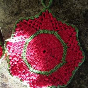 Mid Century Set of 2 crocheted Red and Green Hot Pads Pot Holders