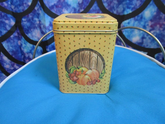 Vintage PIC Princeton Industries Corp Yellow Tin Can Fruit on Can