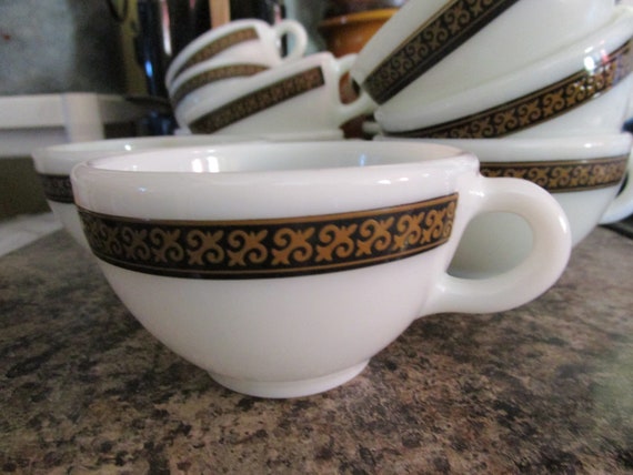 RARE 18 Mid Century Pyrex Corning Ebony Fleur De Lis Cups White