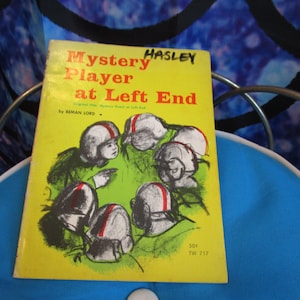 1969 Mystery Player At Left End by Beman Lord  Illustrated by Arnold Spilka TW 717