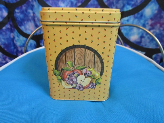Vintage PIC Princeton Industries Corp Yellow Tin Can Fruit on Can