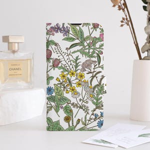 Funda tipo cartera con diseño de flores botánicas para iPhone 16, 15, 14, 13, 12, 11, 8, 7, SE, XR, Pro Max. Funda tipo cartera personalizada con tarjetero.