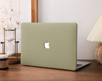 Personalisierte olivgrüne MacBook-Hülle, kundenspezifische Ledertasche für MacBook Air 13 15 Pro 14 "16" Neo (A18), Laptop-Abdeckung für 2020-2026 M1 M2 M3 M4 M5