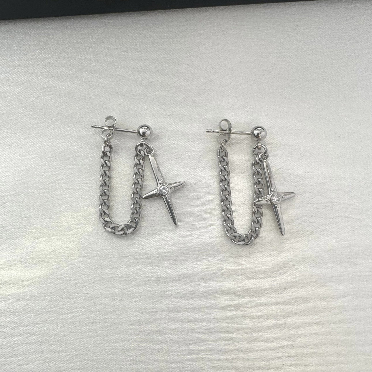 Orecchini pendenti Starburst, orecchini minimalisti e