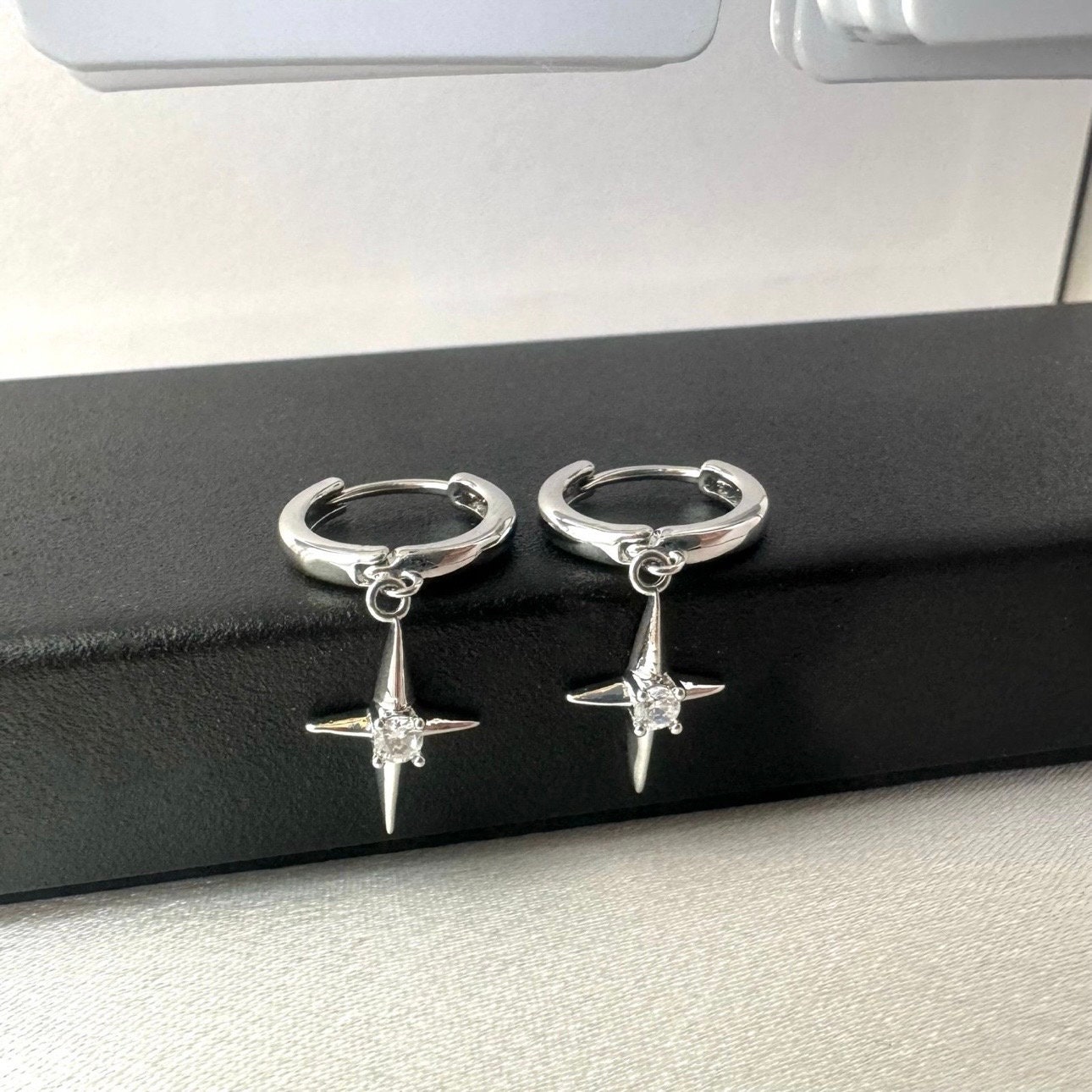 Boucles D'Oreilles Clous Étoile Argentées - Unisexe Streetwear Hip Hop - Neuf Sous Emballage