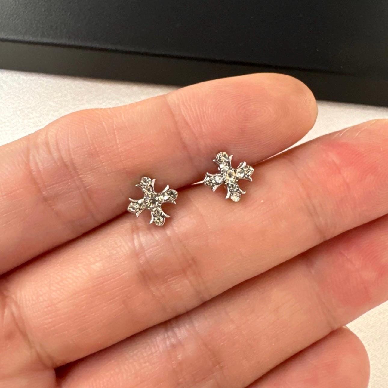 サフィレット⭐︎スタッドピアス スタッドピアス - Etsy 日本